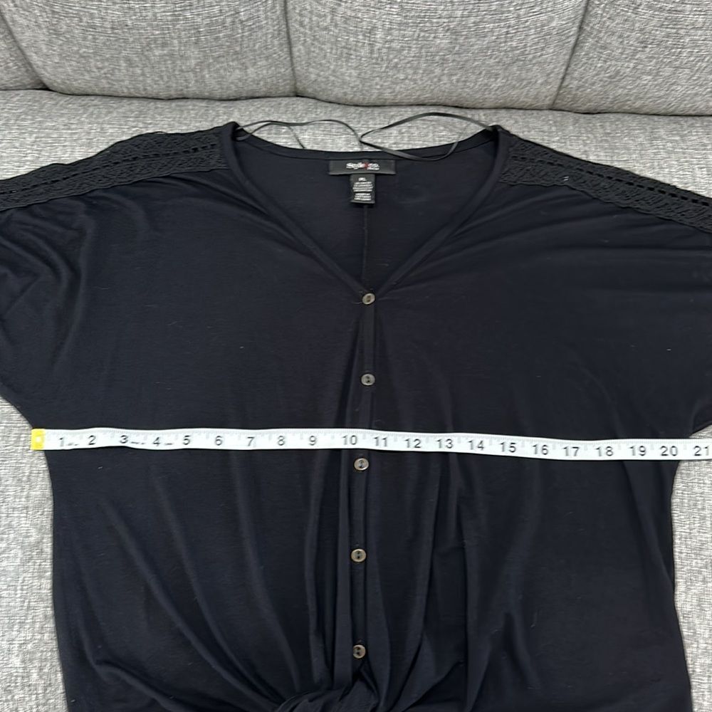Style&Co Short Sleeve Black Button Down Front Tie Top Sz PL - Picture 9 of 10